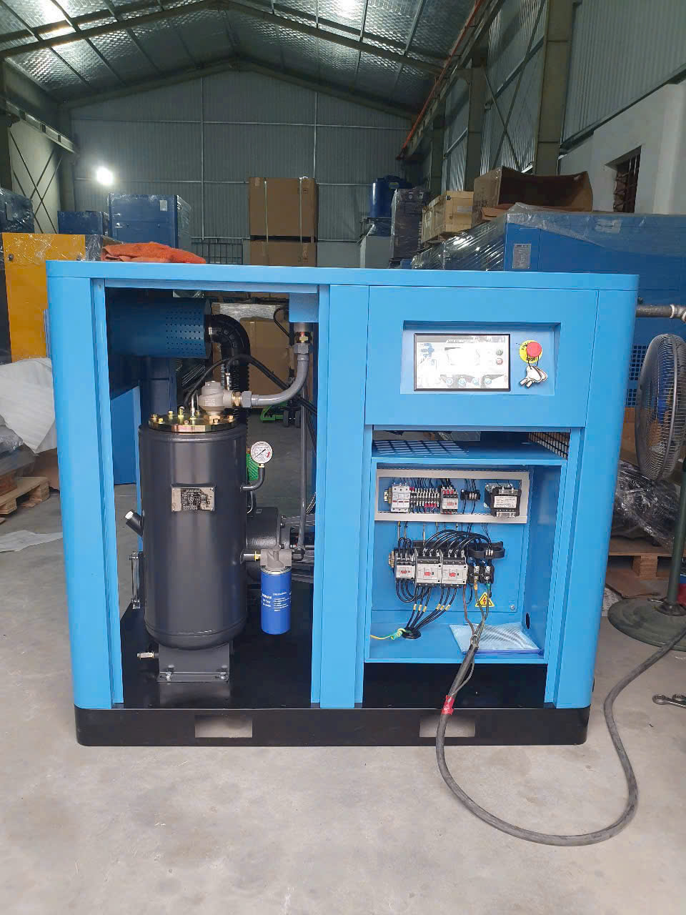 Máy nén khí SA-50 công suất cao, vận hành ổn định, phù hợp cho xưởng sản xuất và gara. Tìm hiểu ngay để chọn máy nén khí chất lượng!